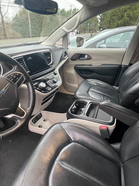 2017 Chrysler Pacifica Touring-L