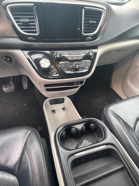 2017 Chrysler Pacifica Touring-L